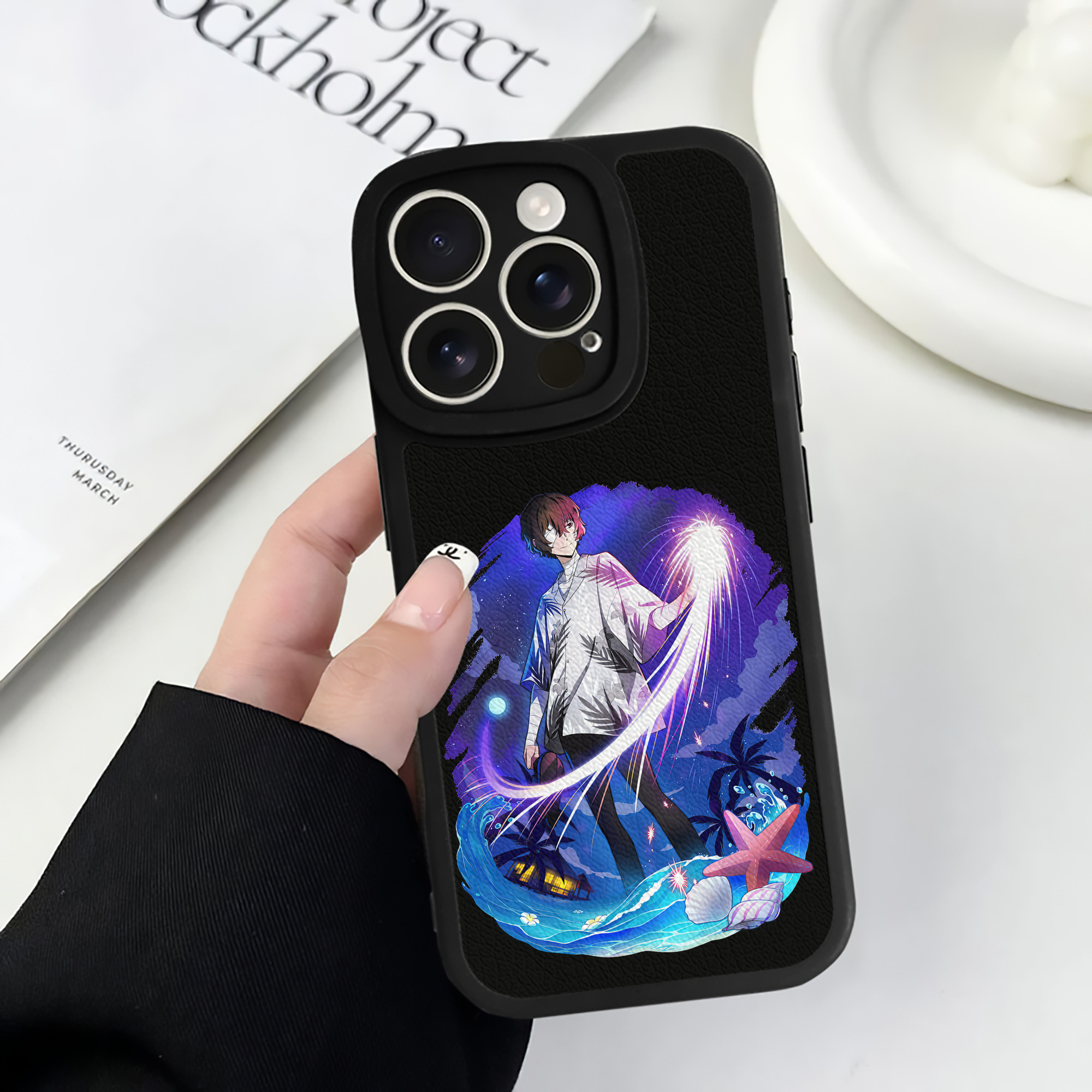 （画像用） 文豪ストレイドッグス Bungo Stray Dogs 【iPhone 16シリーズ対応】シリコンスマホケース（レザー調） 材質：シリコン